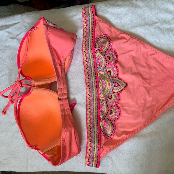 Victoria's Secret Bikini - Picture 2 of 2